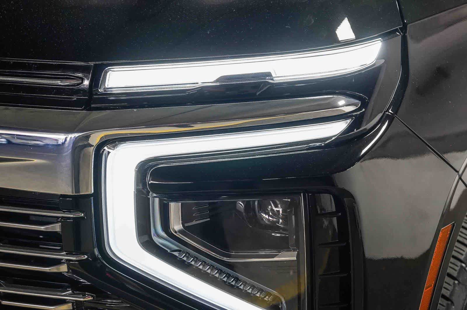 Used 2025 Chevrolet Suburban Premier RWD image 4