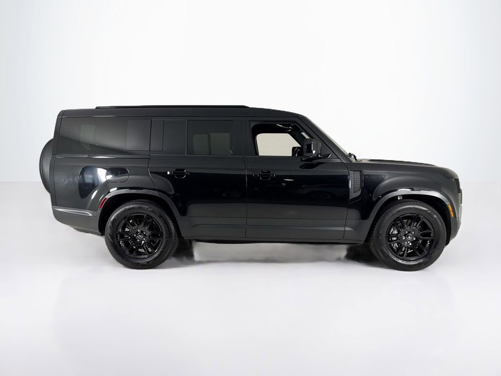 Used 2025 Land Rover Defender 130 S image 6