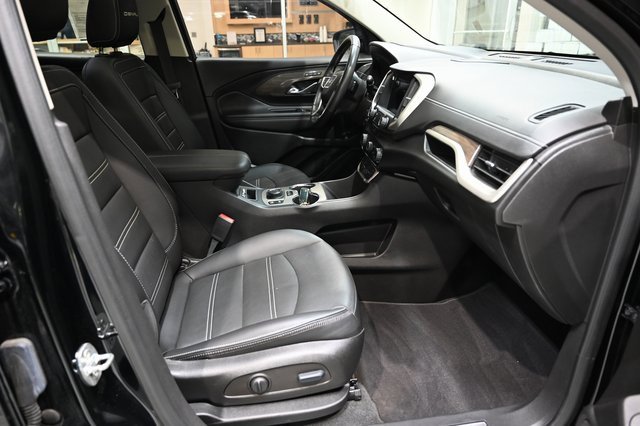 Used 2022 GMC Terrain Denali w/ Black Diamond Edition image 10