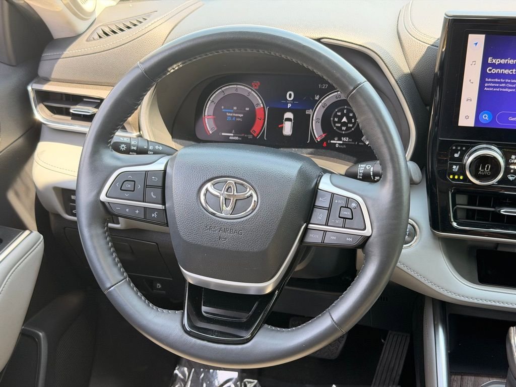 Used 2023 Toyota Highlander Limited FWD image 21