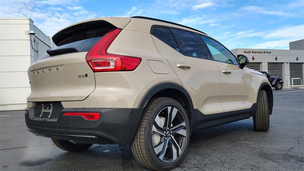 New 2026 Volvo XC40 B5 Ultra w/ Climate Package image 3