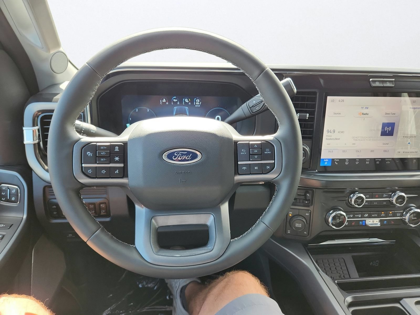 New 2026 Ford F250 Lariat w/ Black Appearance Package AWD/4WD image 15