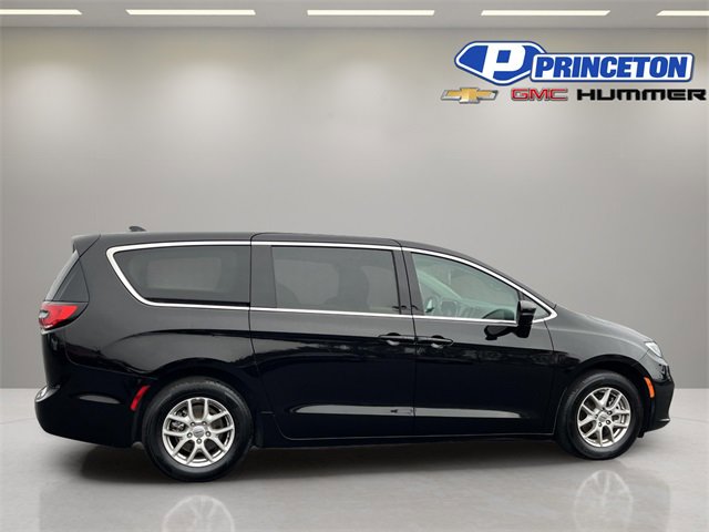 Used 2024 Chrysler Pacifica Touring-L image 8