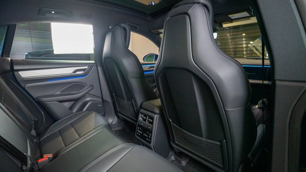Used 2024 Porsche Macan 4 Electric AWD/4WD image 17