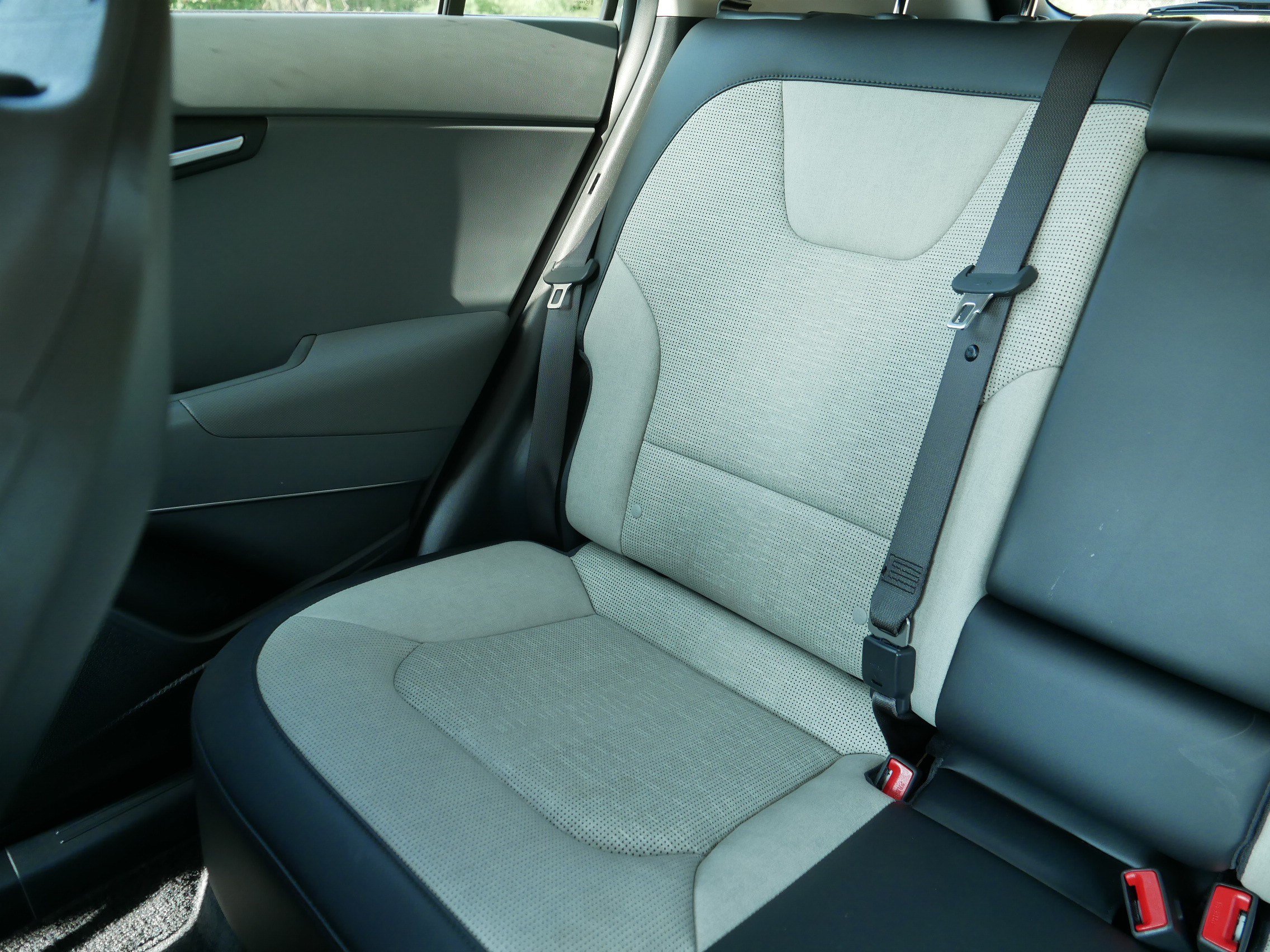 Certified 2025 Kia Niro SX Touring FWD image 12