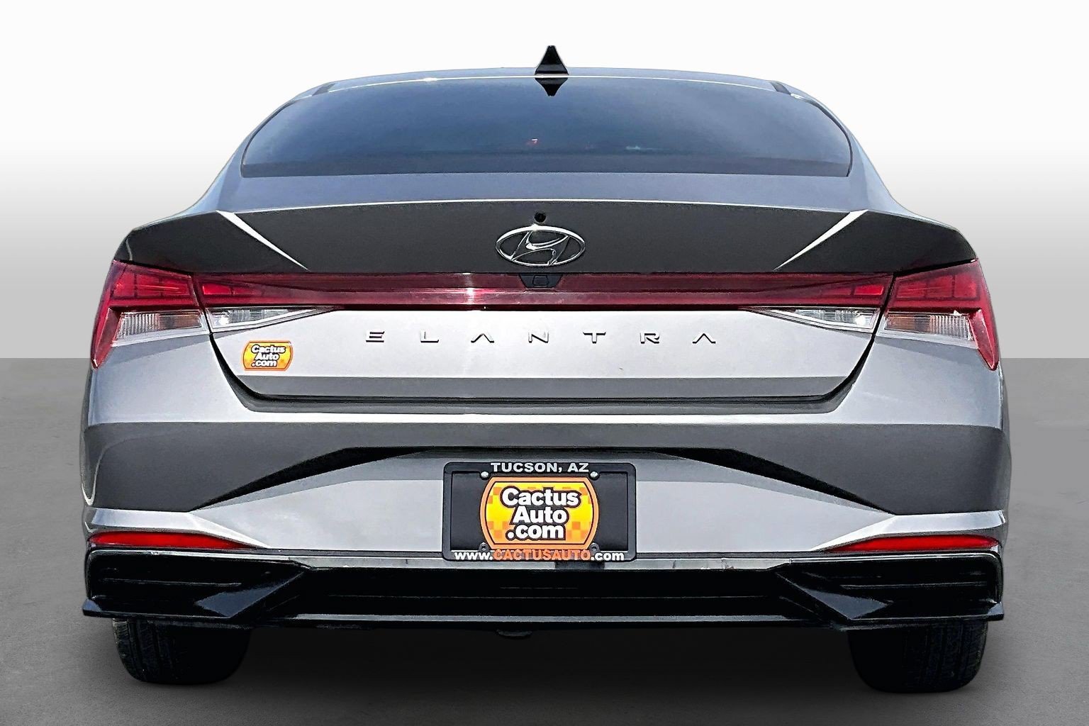 Used 2021 Hyundai Elantra SEL w/ Convenience + Premium Package FWD image 4