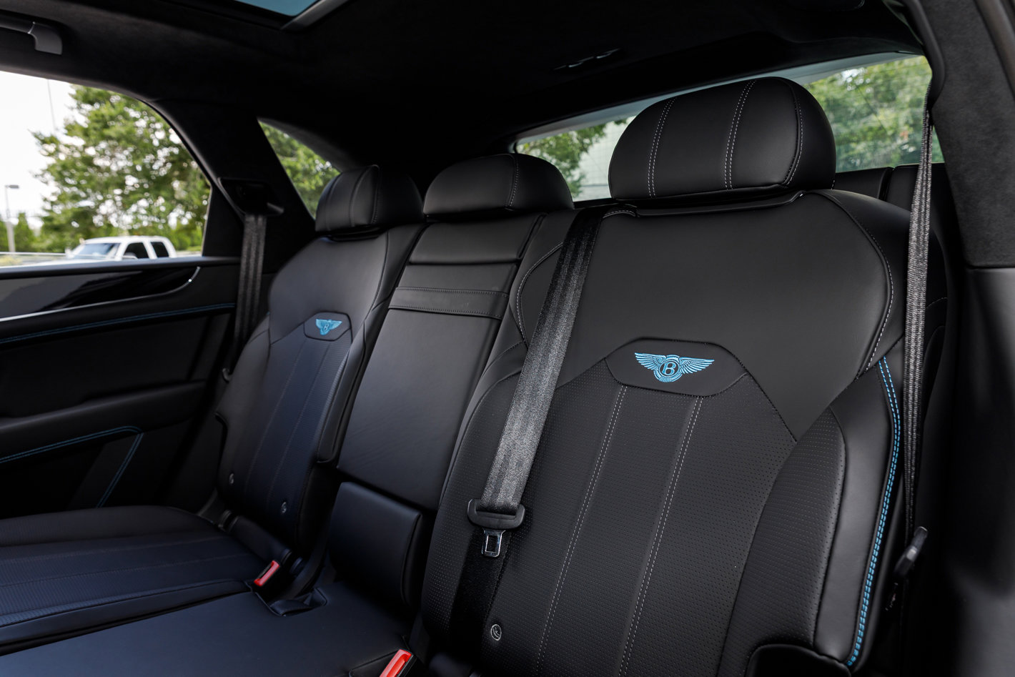 Used 2024 Bentley Bentayga image 26