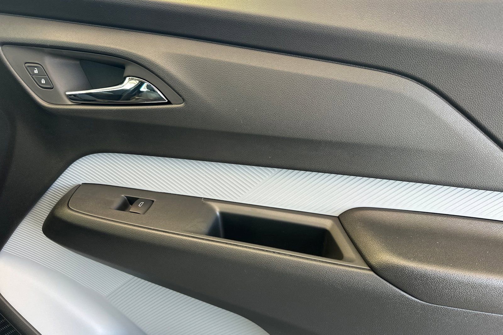 New 2027 Chevrolet Bolt LT w/ Comfort Package image 19