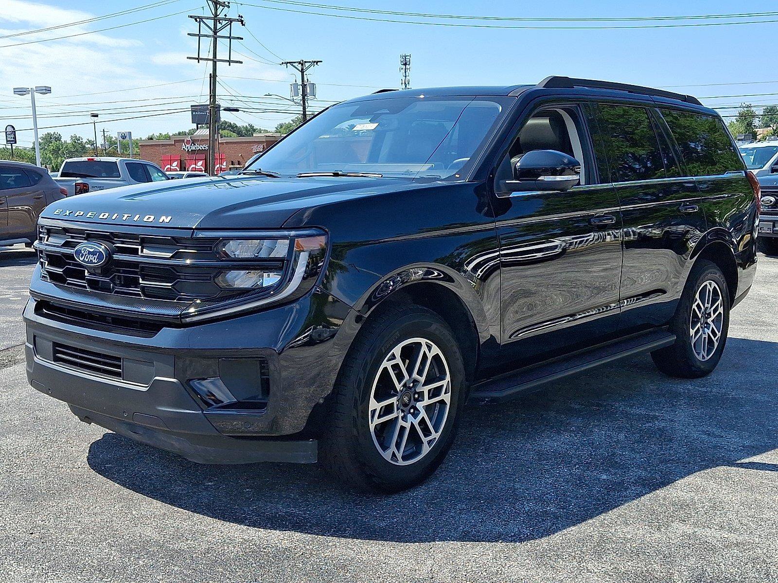 Certified 2025 Ford Expedition Active AWD/4WD image 4