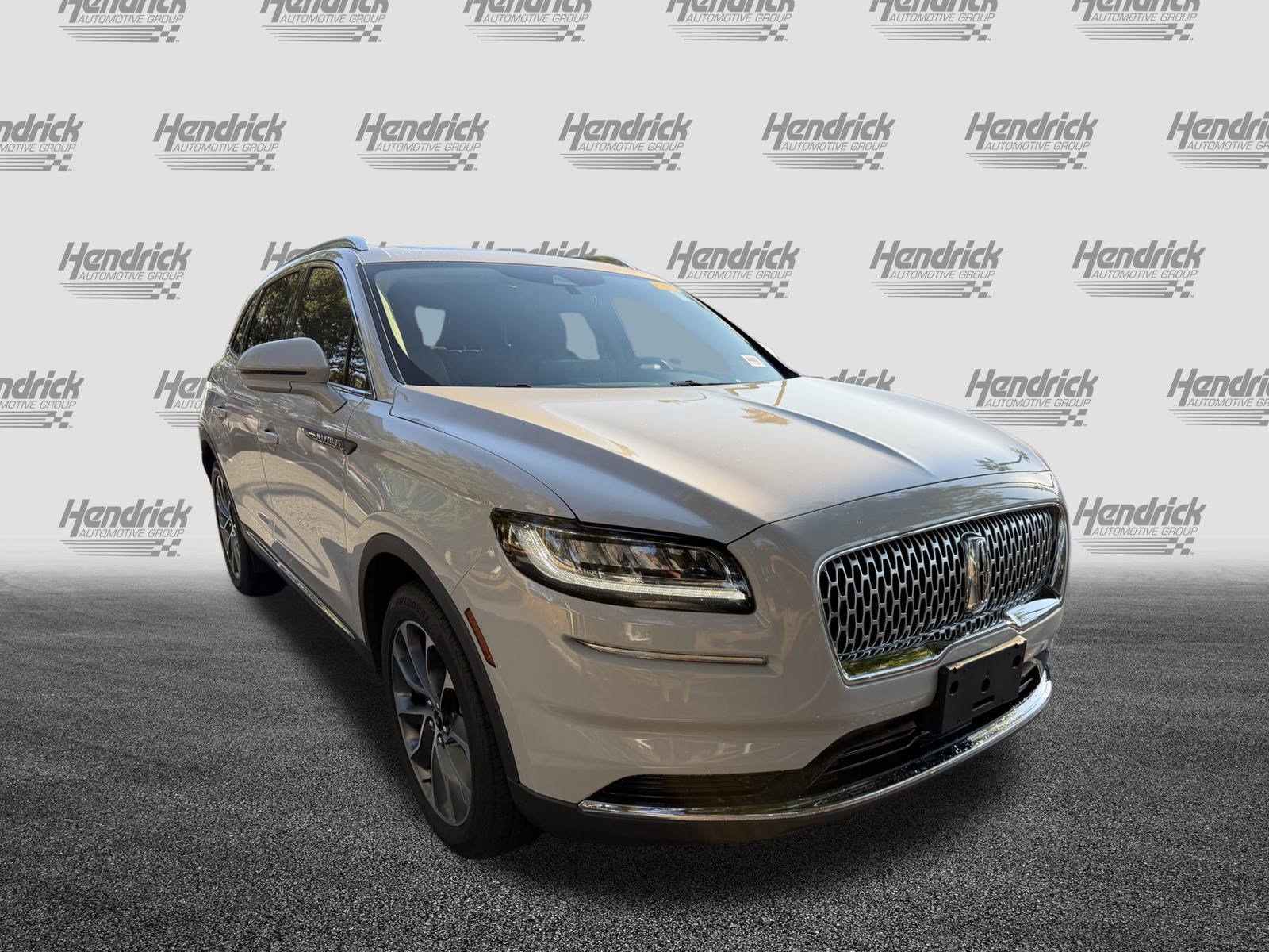 Used 2023 Lincoln Nautilus Reserve FWD image 2