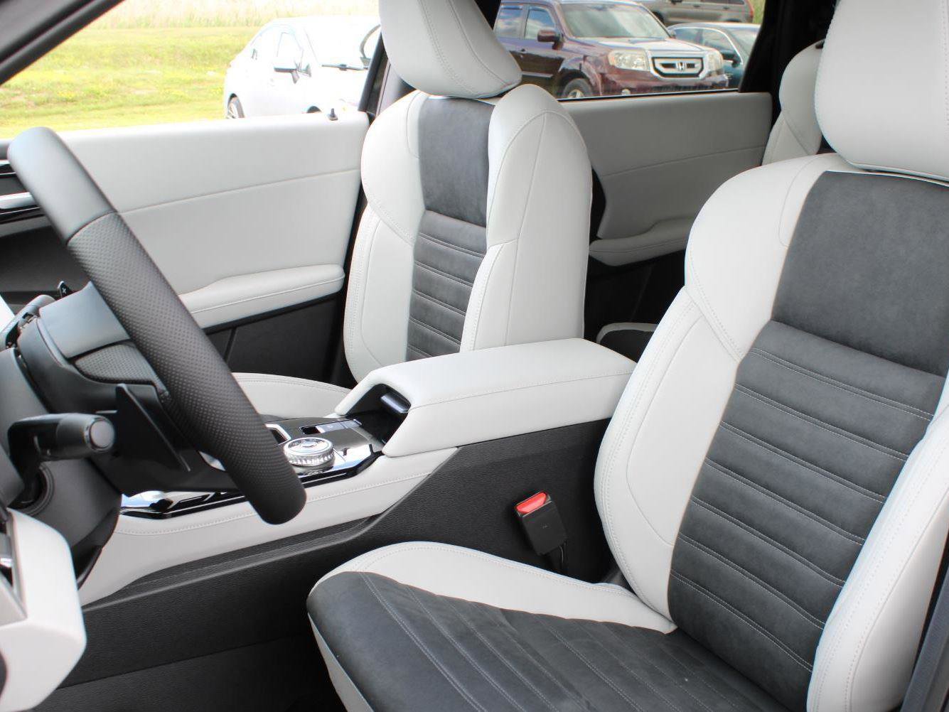 New 2025 Mitsubishi Outlander SE image 18