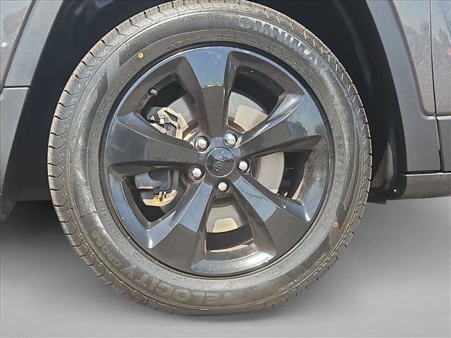 Used 2018 Jeep Cherokee Latitude w/ Altitude Package AWD/4WD image 29