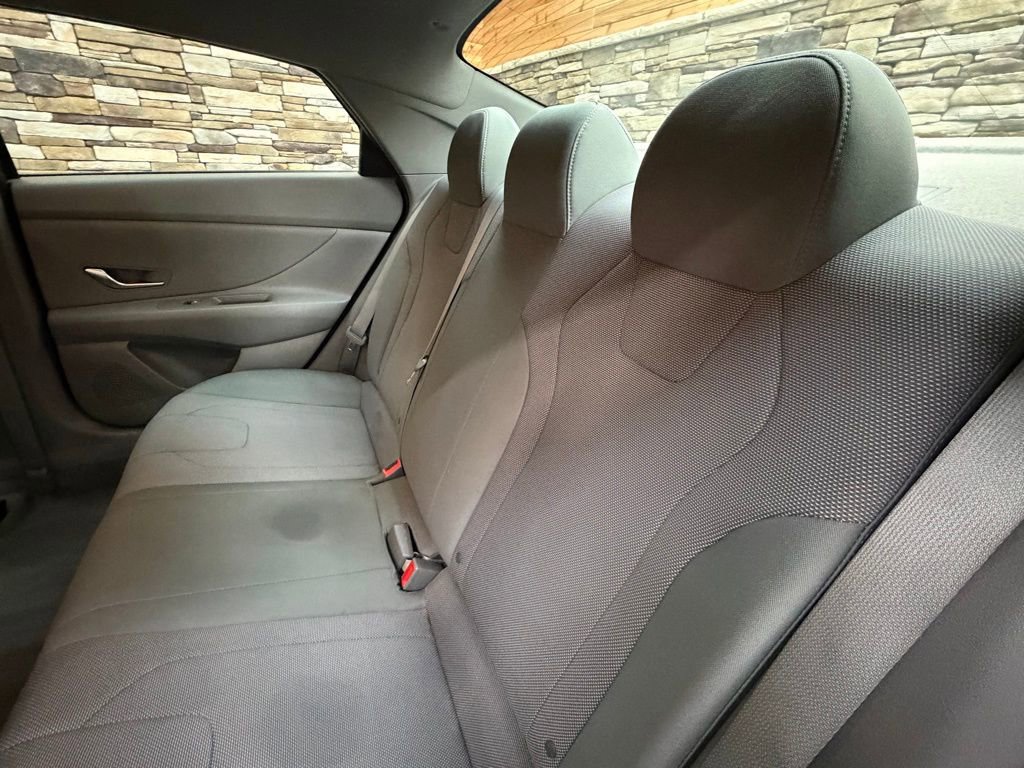 Used 2022 Hyundai Elantra SE image 26