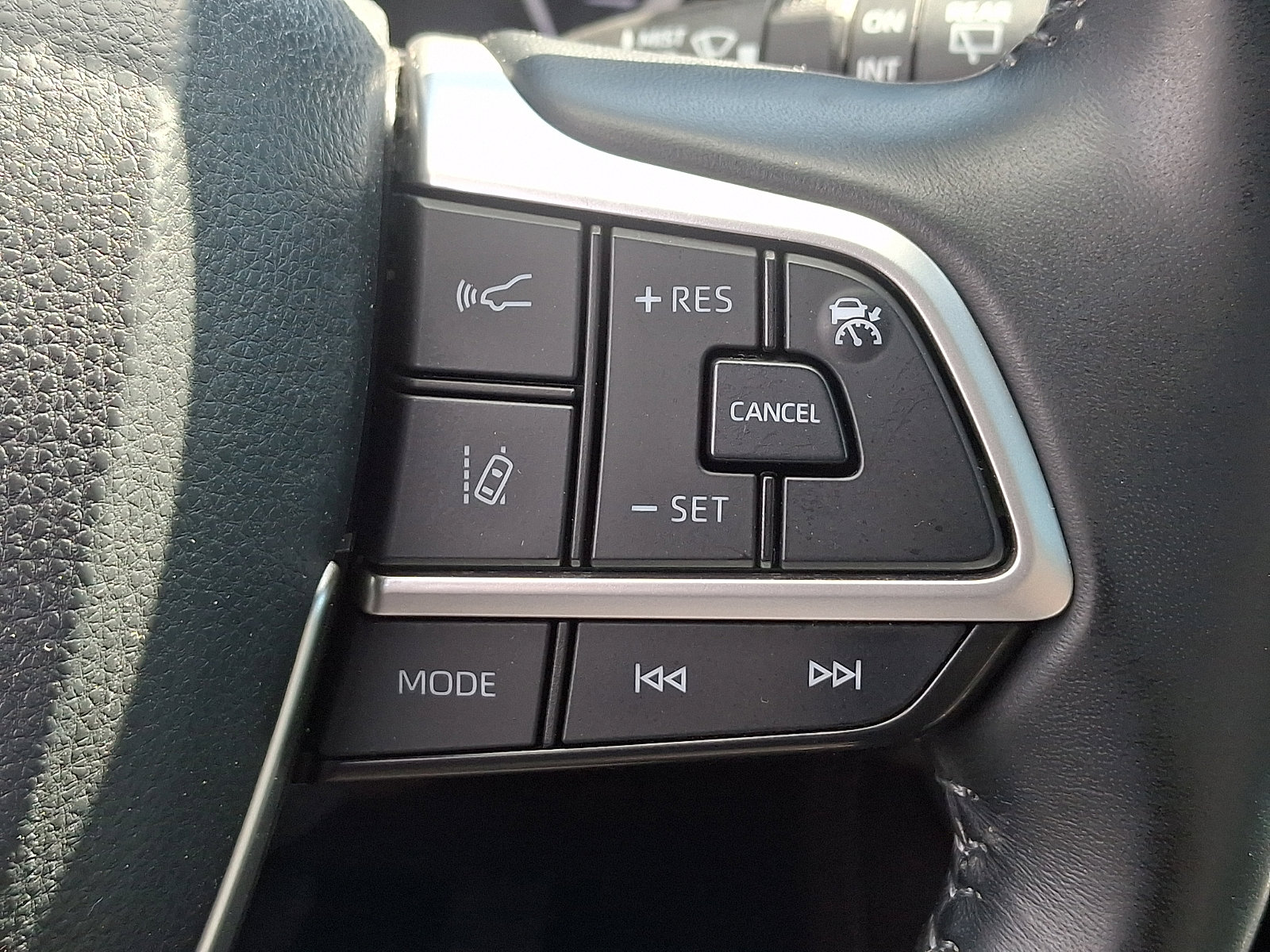 Used 2022 Toyota Highlander XSE FWD image 23