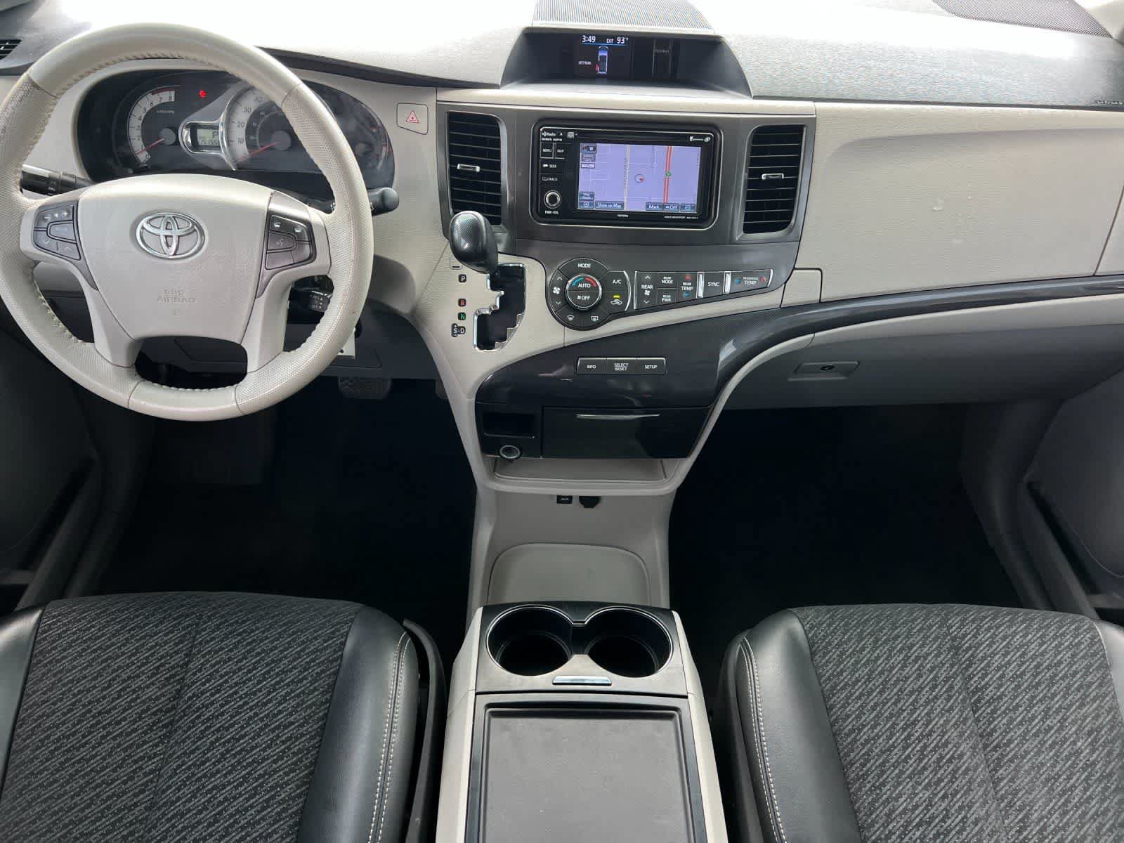 Used 2014 Toyota Sienna SE FWD video 4