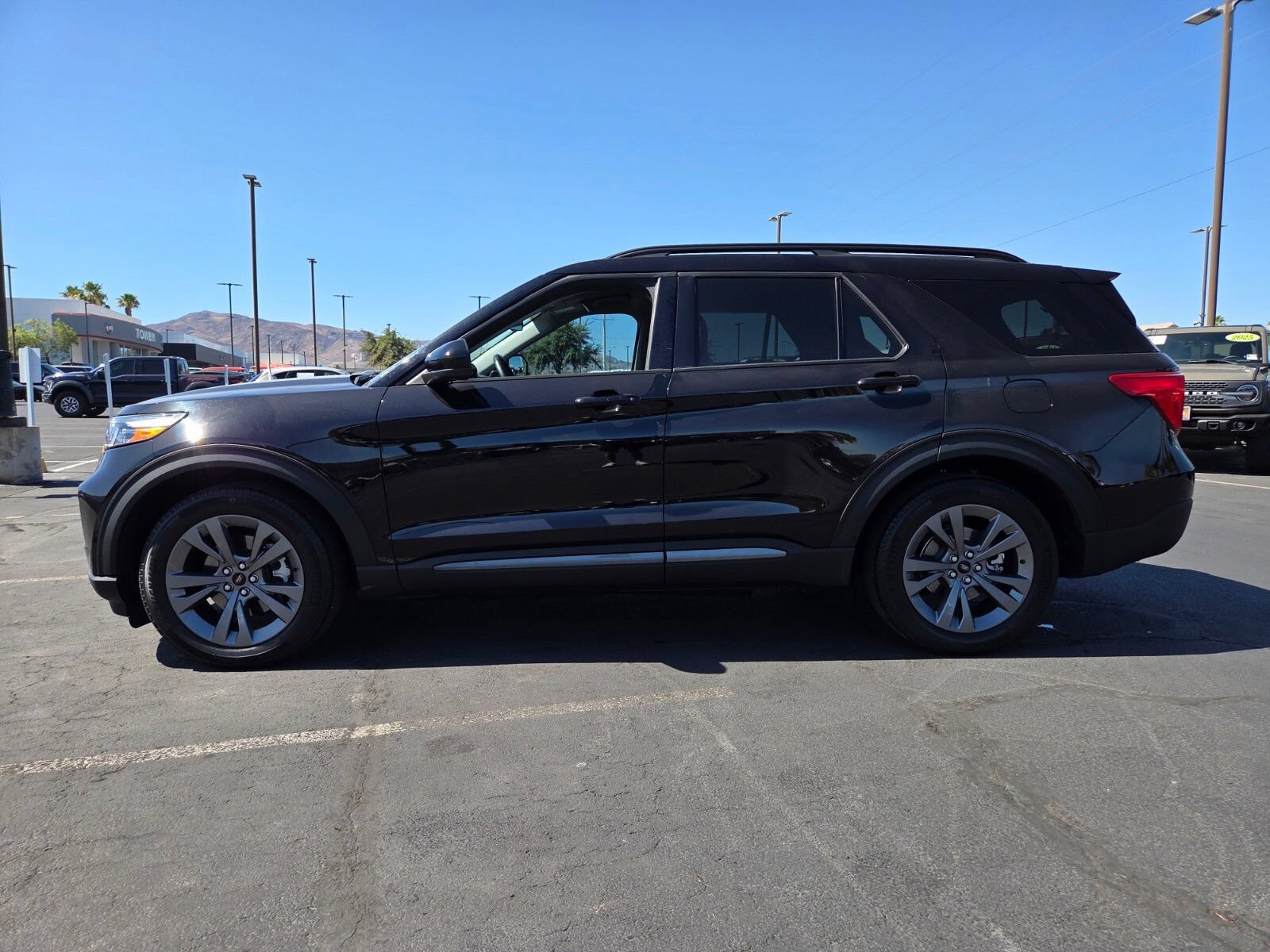 Certified 2023 Ford Explorer XLT w/ Equipment Group 202A RWD image 3