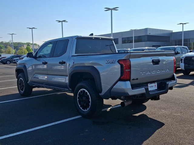 Certified 2024 Toyota Tacoma TRD Off-Road AWD/4WD image 4