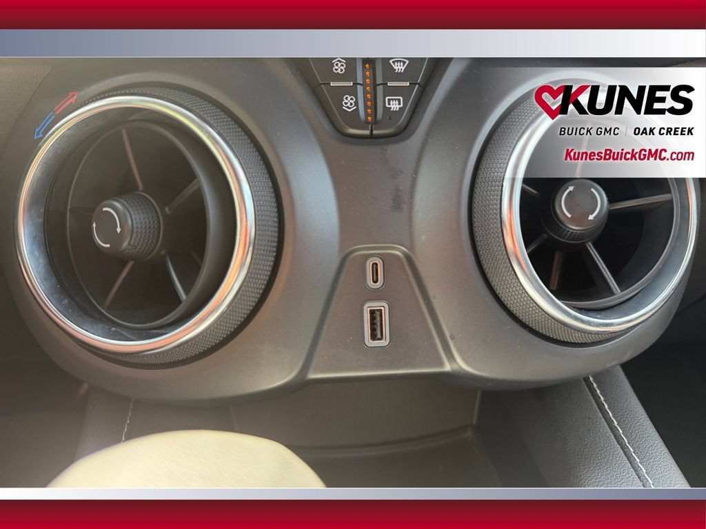 Used 2025 Chevrolet Blazer LT FWD image 31