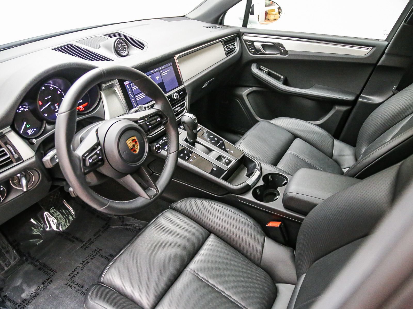 Certified 2026 Porsche Macan AWD/4WD image 37