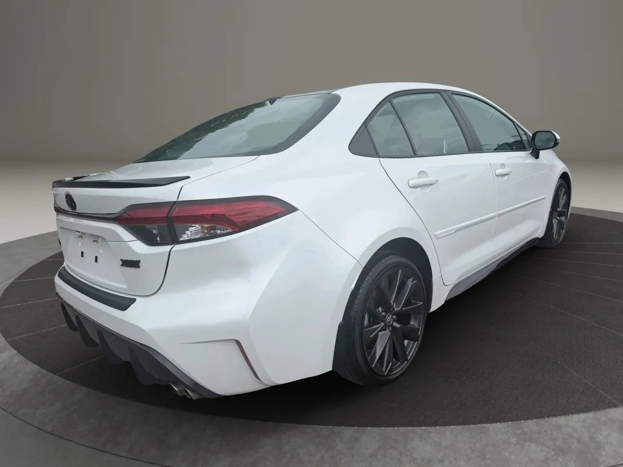 Used 2025 Toyota Corolla XSE FWD image 5