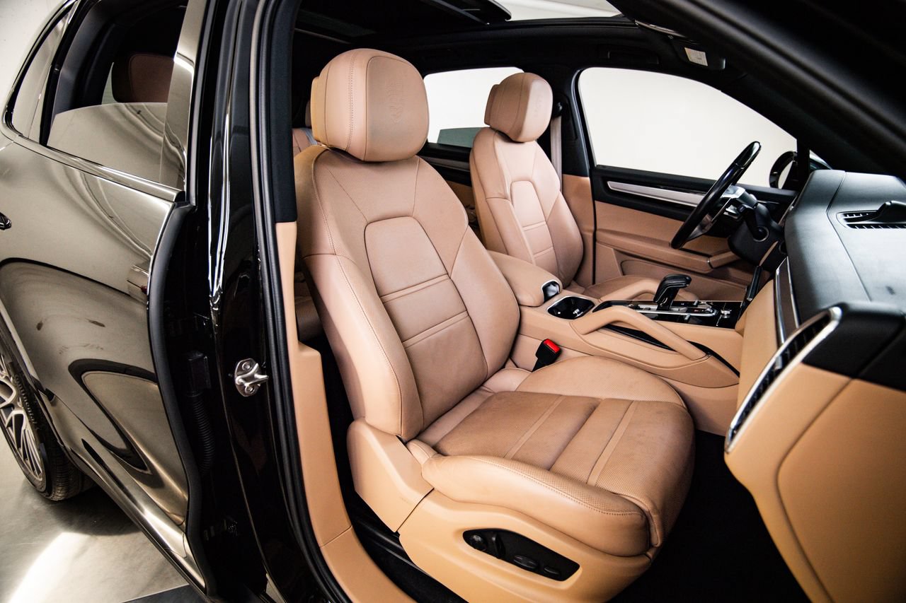 Certified 2023 Porsche Cayenne Platinum Edition AWD/4WD image 29