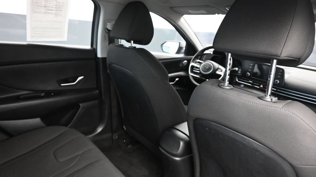 Used 2023 Hyundai Elantra SEL w/ Cargo Package FWD image 15