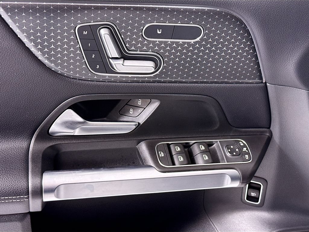 Certified 2025 Mercedes-Benz GLB 250 image 23