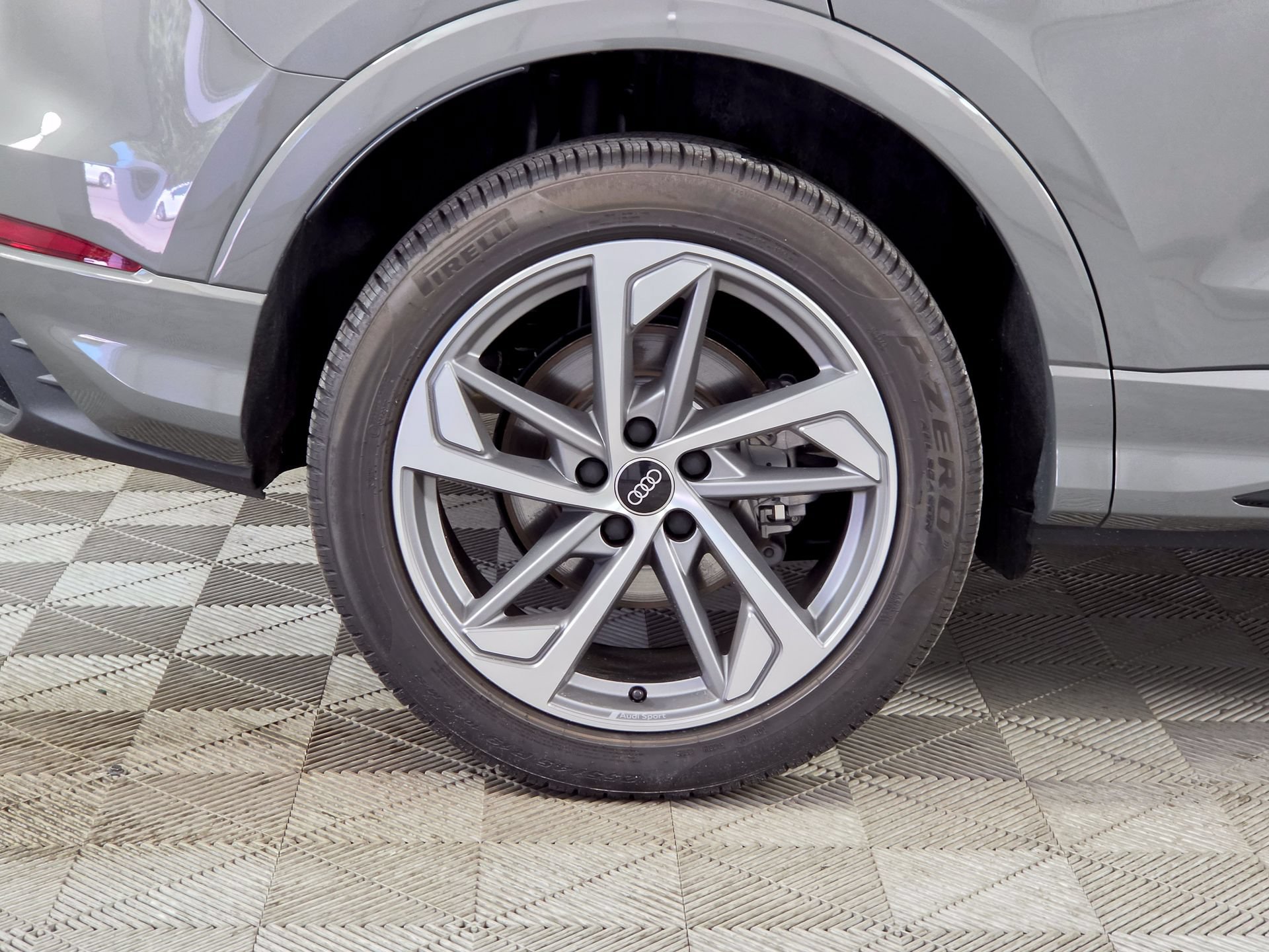 Certified 2025 Audi Q3 2.0T Premium w/ Convenience Plus Package AWD/4WD image 9