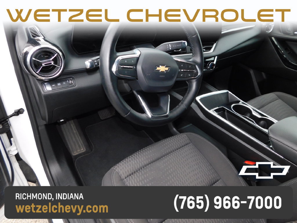 Used 2025 Chevrolet Equinox LT AWD/4WD image 13