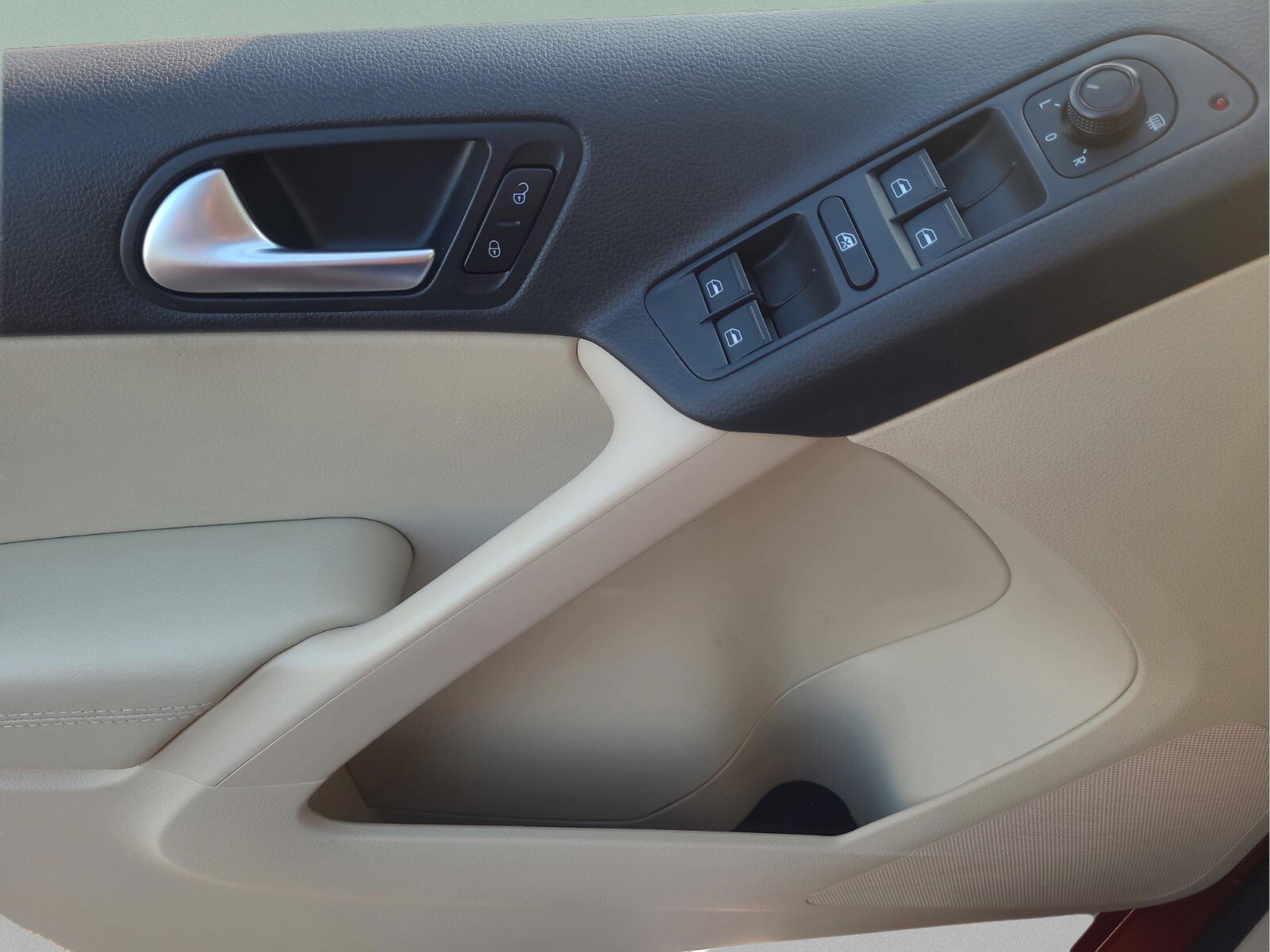 Used 2016 Volkswagen Tiguan S image 48