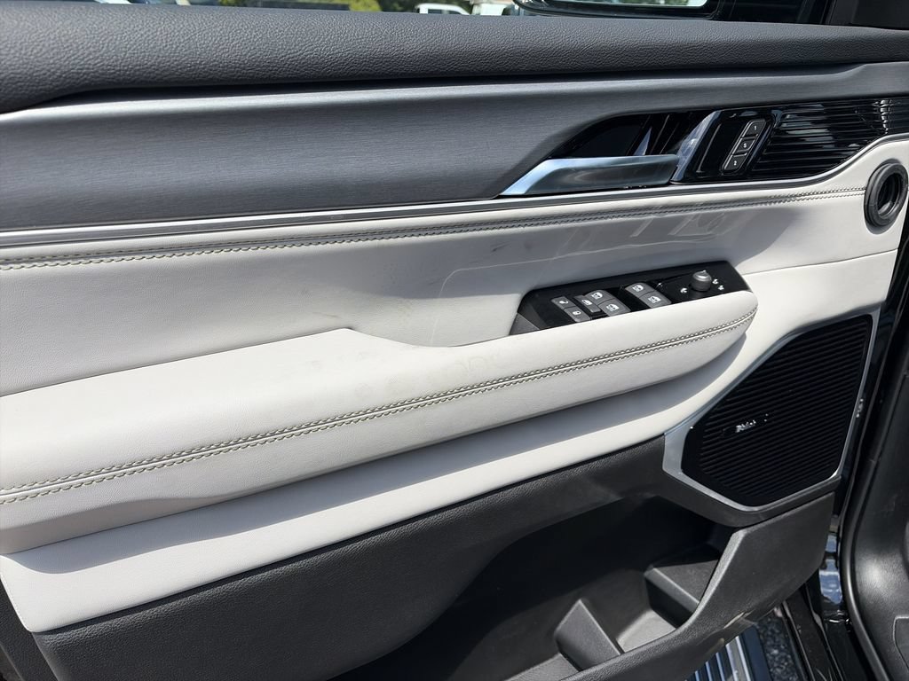 New 2026 Jeep Grand Wagoneer L Limited AWD/4WD image 17