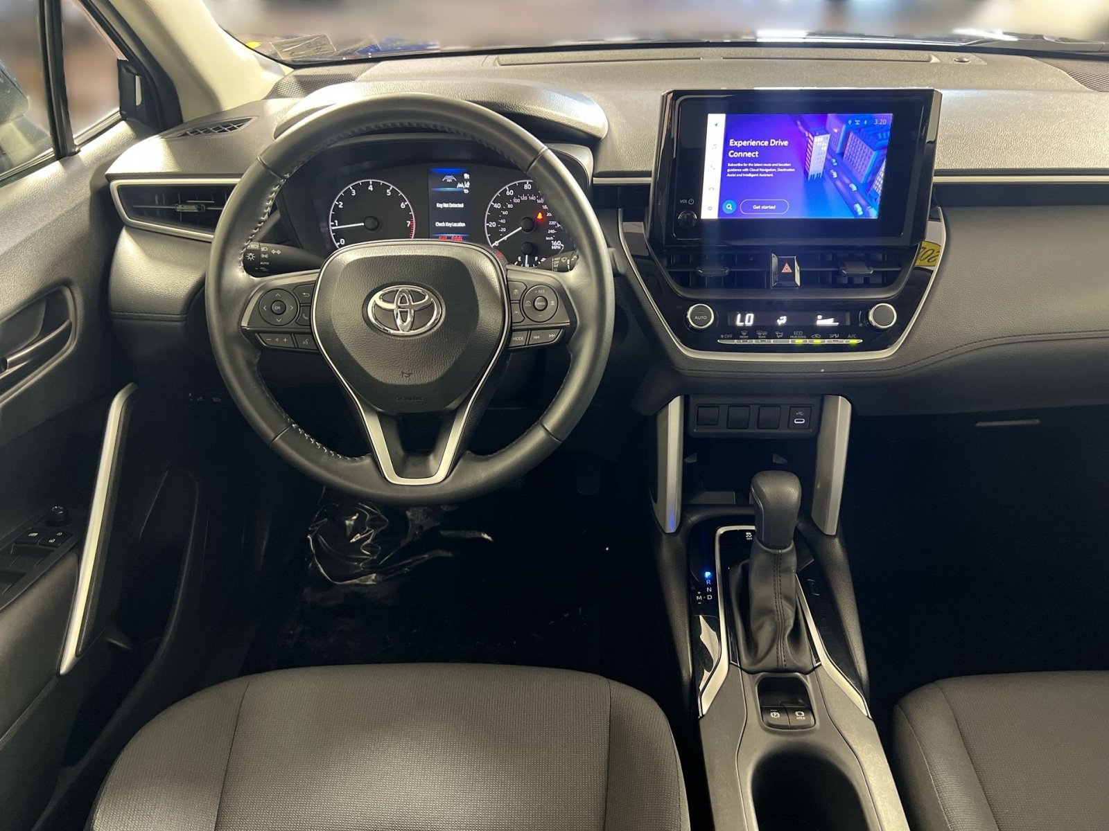 Used 2025 Toyota Corolla Cross LE FWD image 23