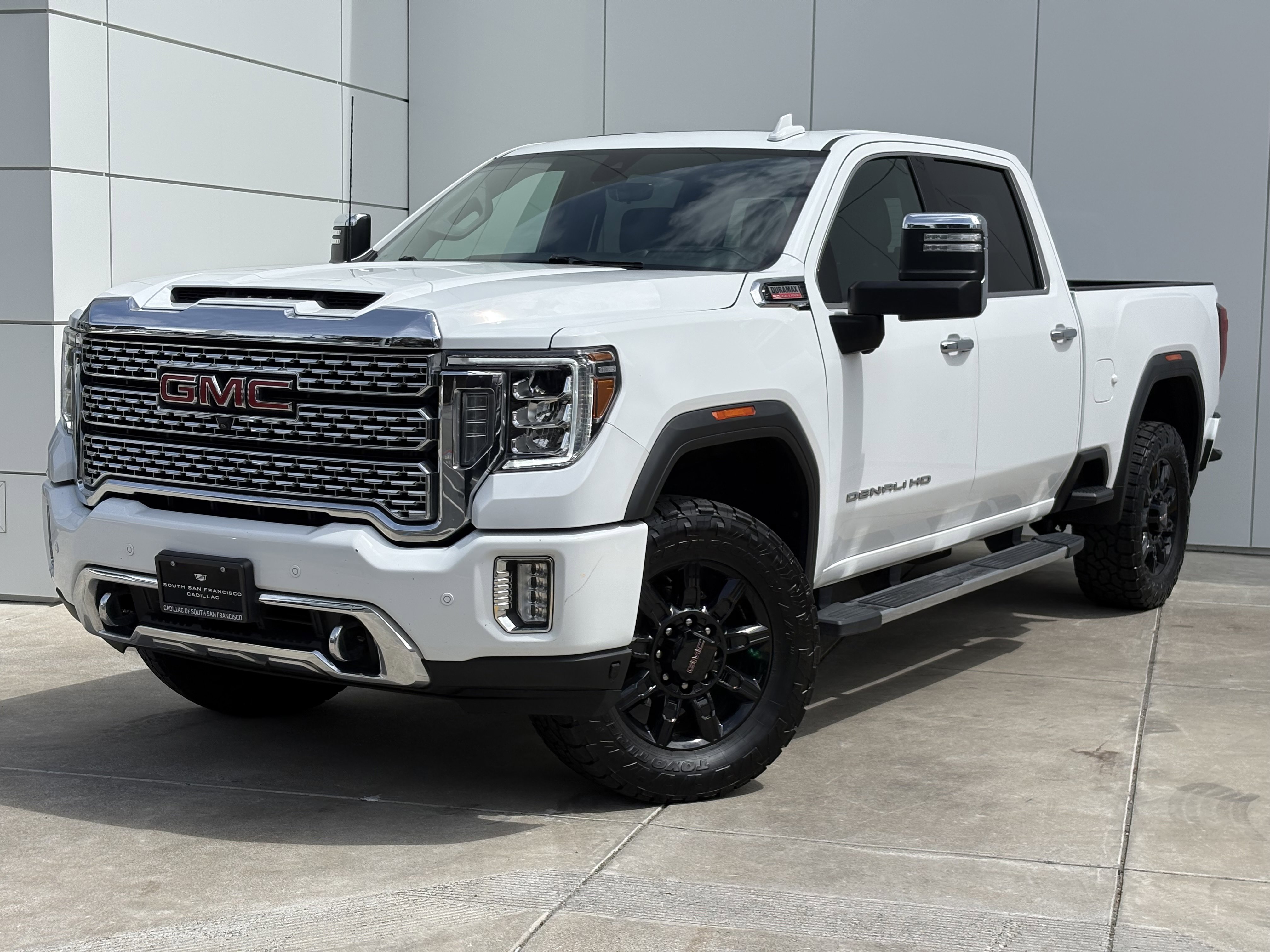 Used 2022 GMC Sierra 2500 Denali w/ Denali Ultimate Package AWD/4WD image 2