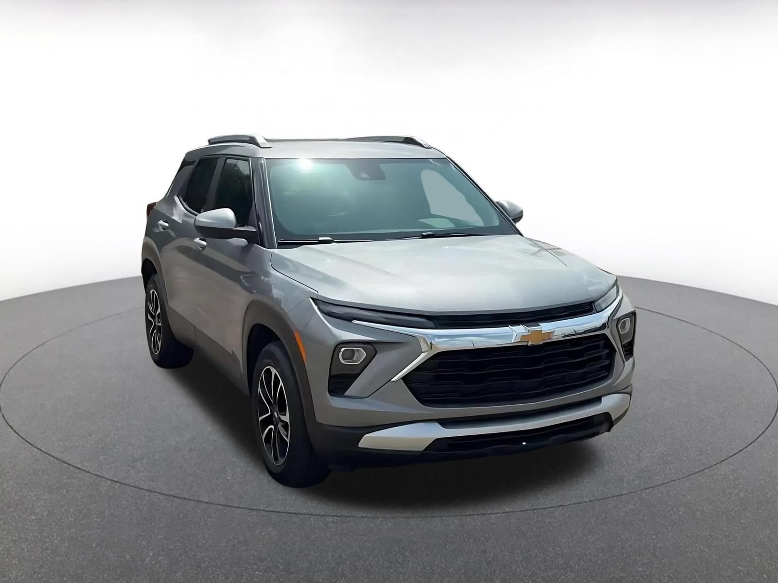 Used 2025 Chevrolet TrailBlazer LT w/ Driver Confidence Package AWD/4WD image 3