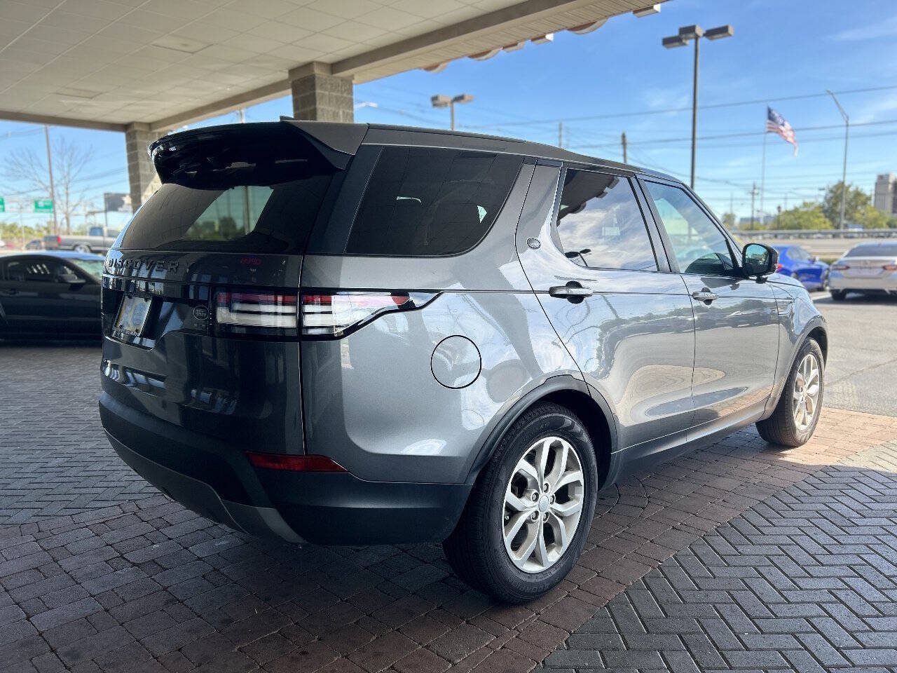 Used 2018 Land Rover Discovery SE AWD/4WD image 10