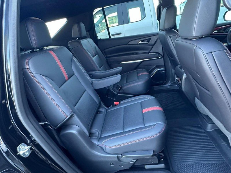 Used 2025 Chevrolet Traverse RS image 16