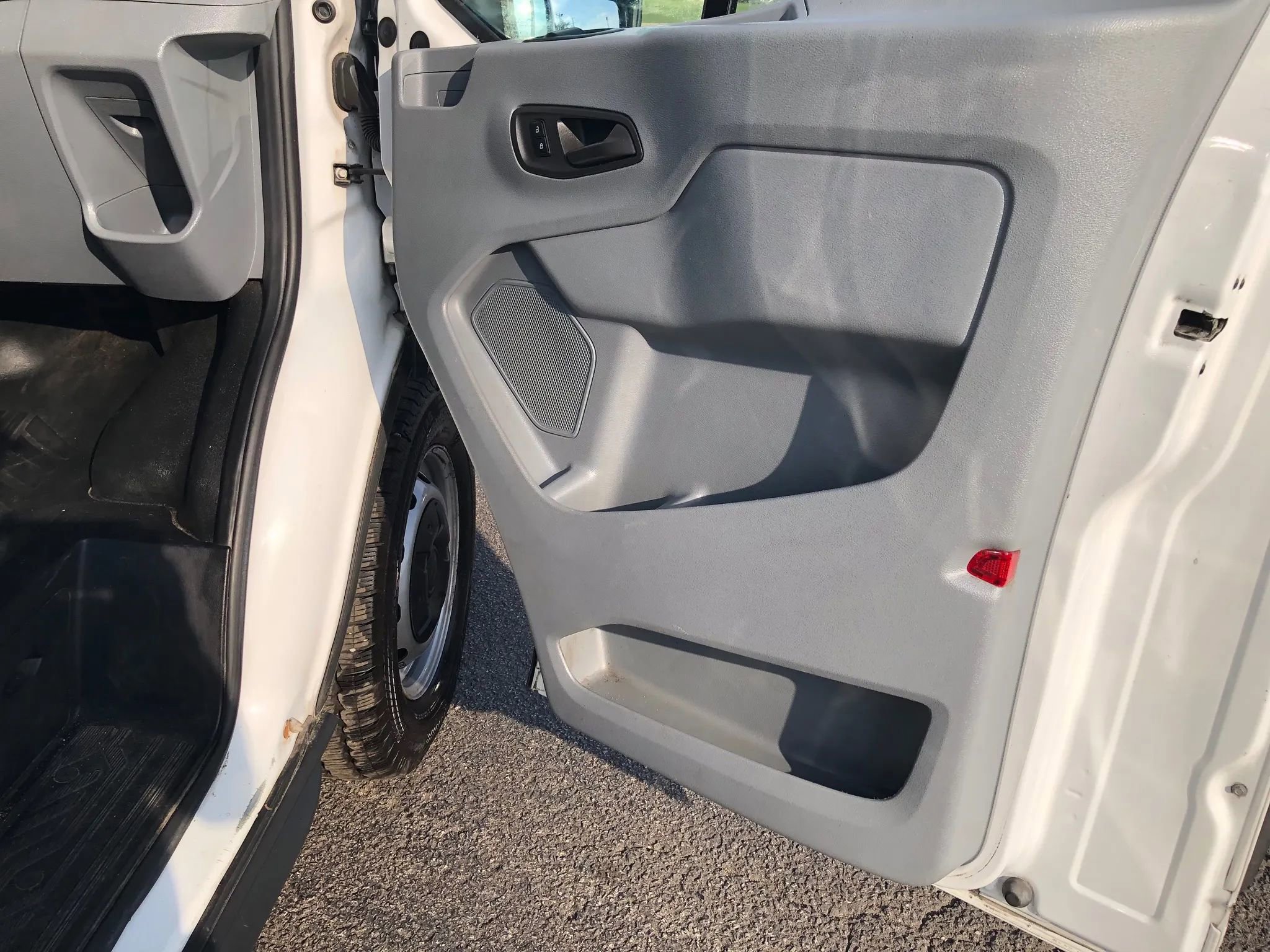 Used 2016 Ford Transit 150 XL image 14