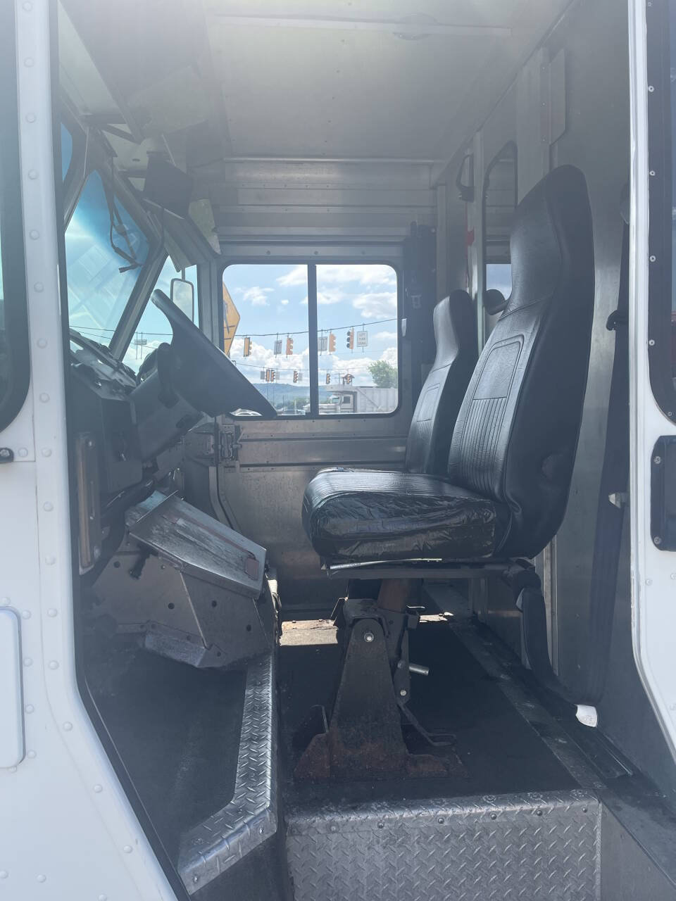 Used 2017 Ford E-350 and Econoline 350 Super Duty w/ A/C Prep Package RWD image 8