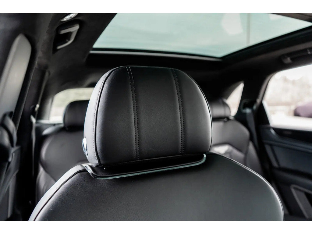 Certified 2022 Bentley Bentayga image 44