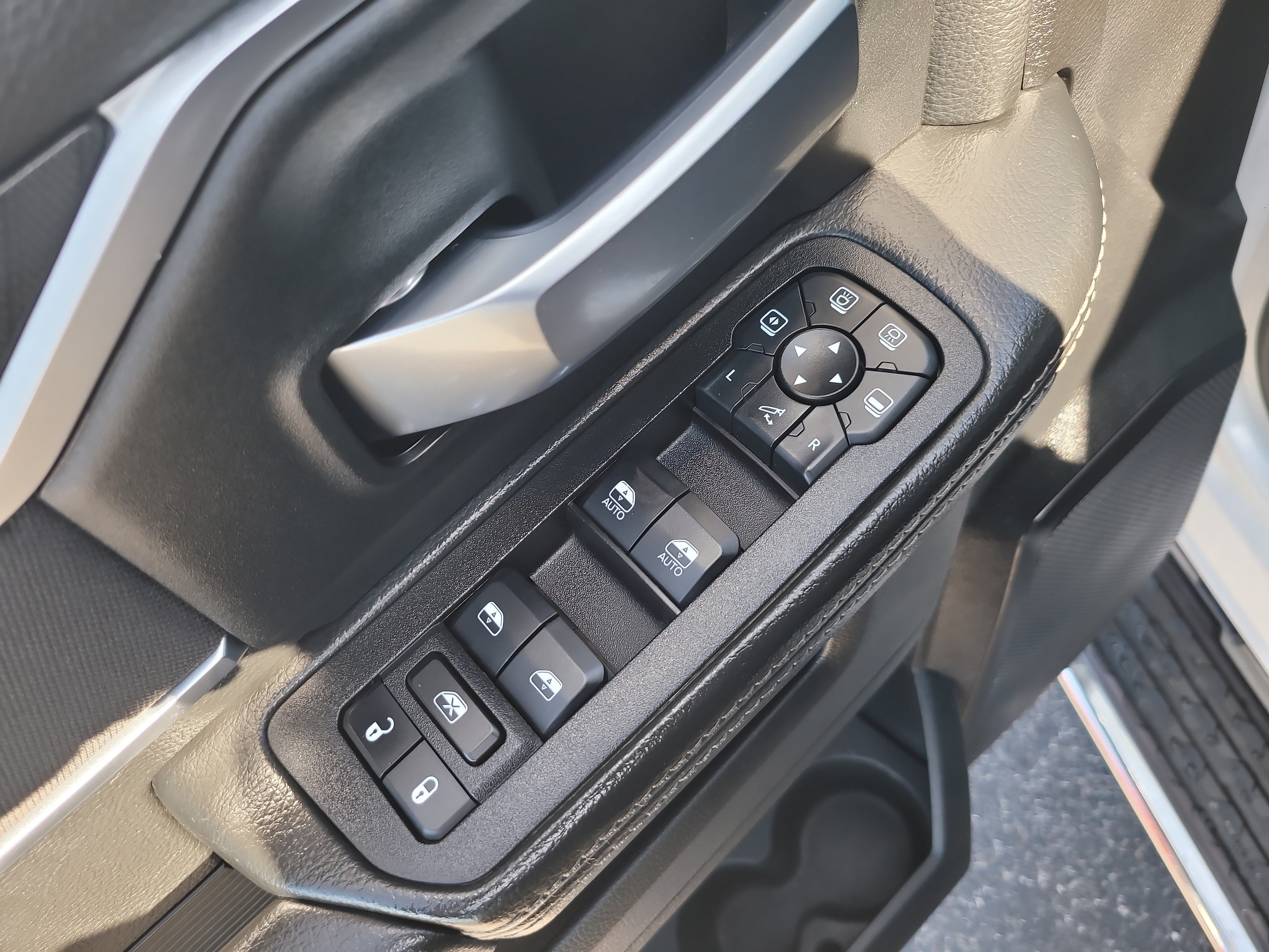 Used 2025 RAM 2500 Big Horn AWD/4WD image 16