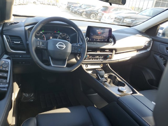 Certified 2025 Nissan Rogue SV w/ SV Premium Package AWD/4WD image 9