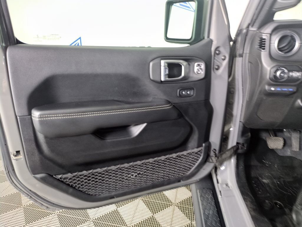 Used 2021 Jeep Wrangler Unlimited Sahara w/ Cold Weather Group AWD/4WD image 13