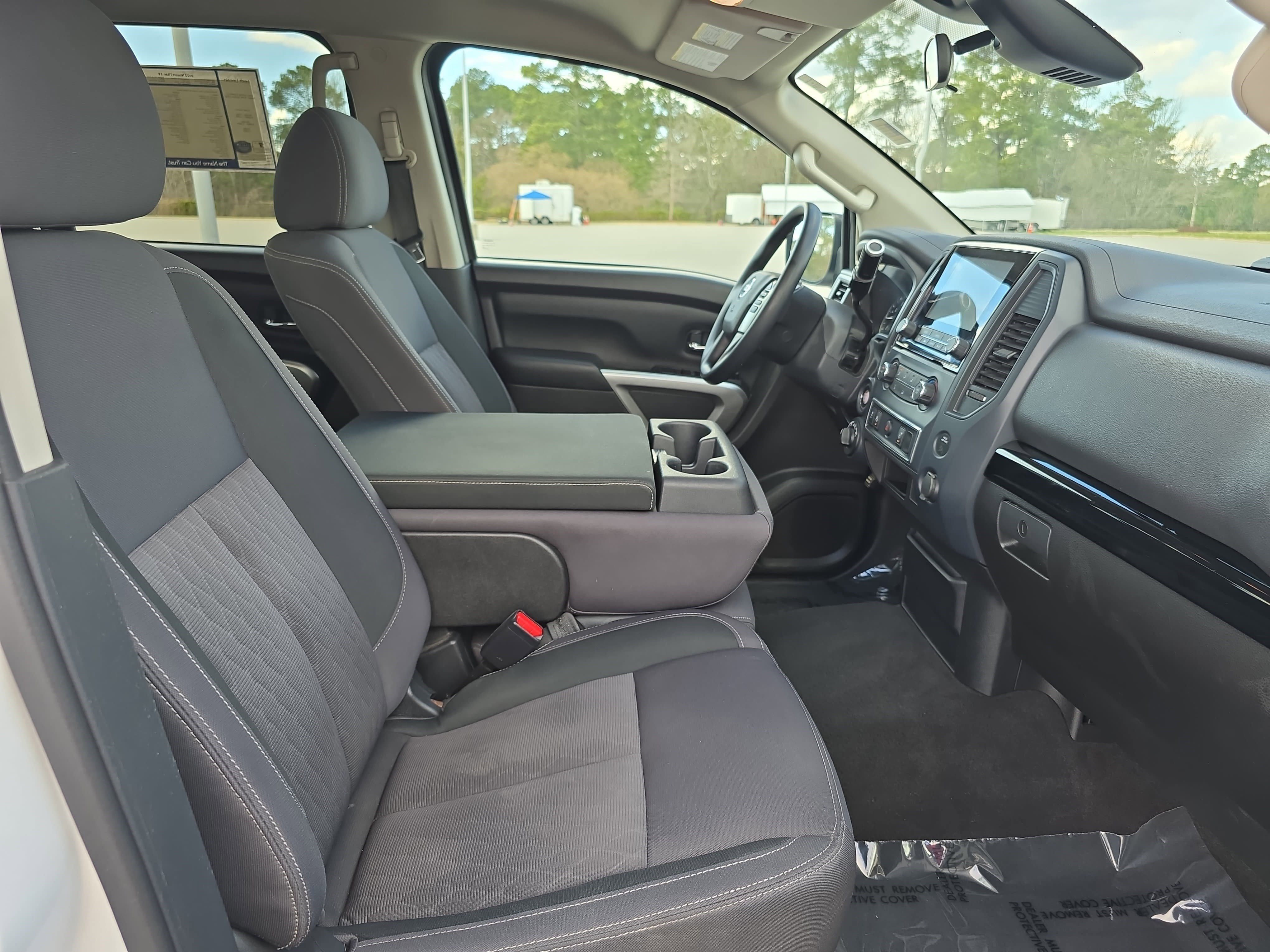 Used 2022 Nissan Titan SV image 10