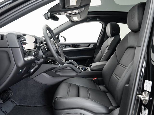 Certified 2025 Porsche Cayenne Coupe image 6