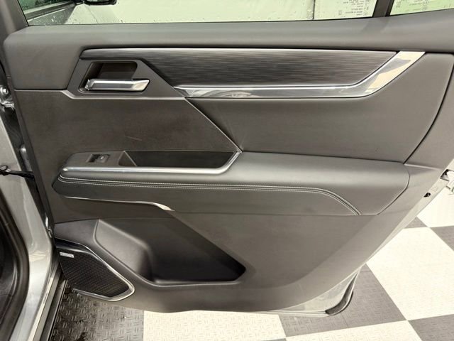 Used 2025 GMC Acadia Elevation image 24