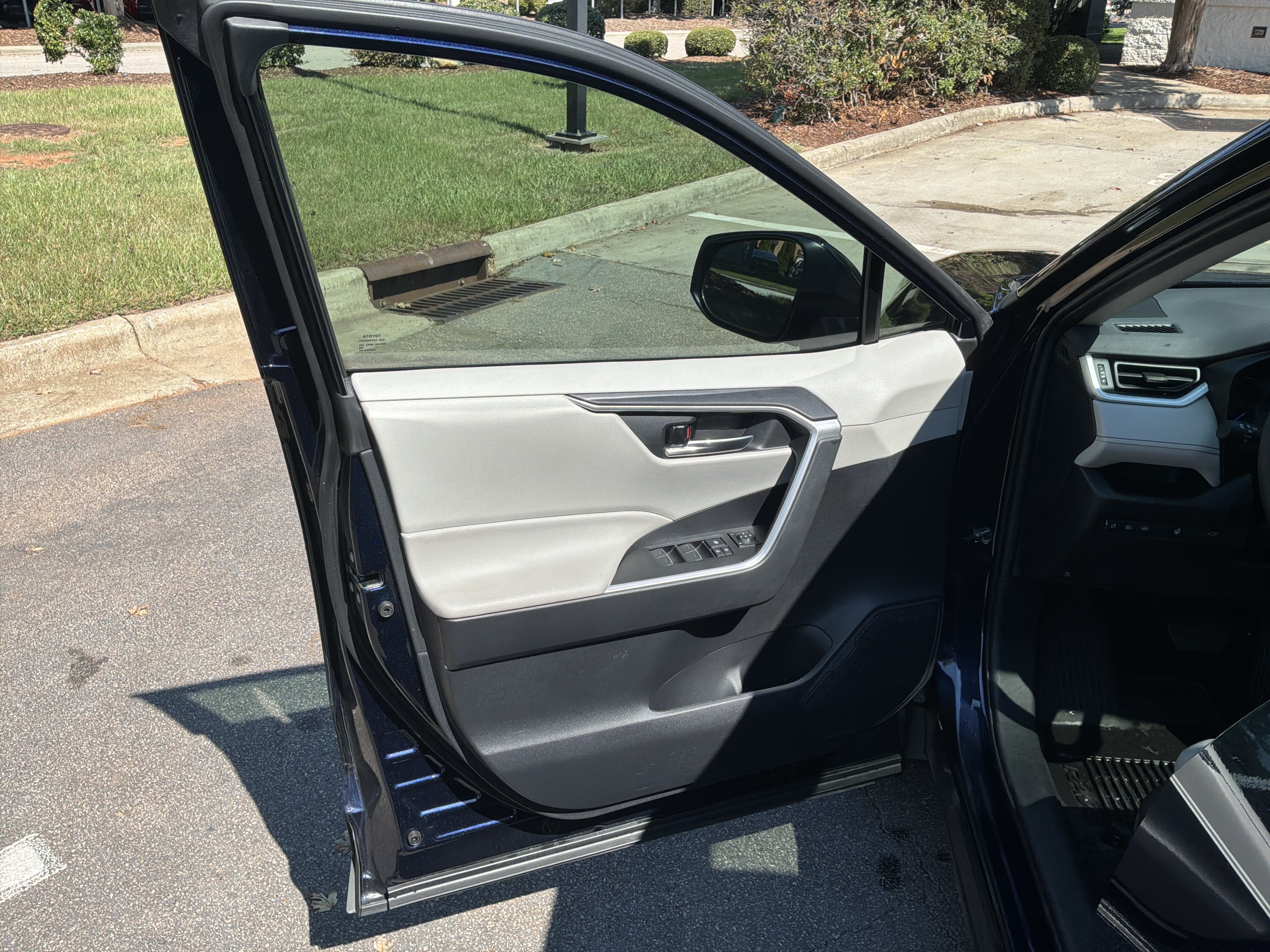 Used 2024 Toyota RAV4 XLE w/ Convenience Package AWD/4WD image 14