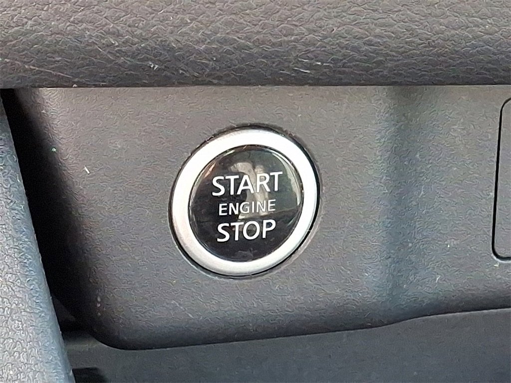 Used 2021 Nissan Rogue S image 22