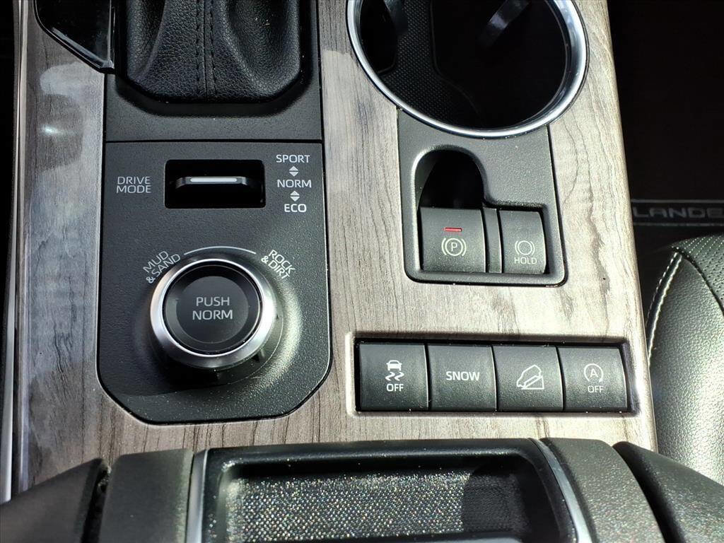 Used 2021 Toyota Highlander Limited AWD/4WD image 25