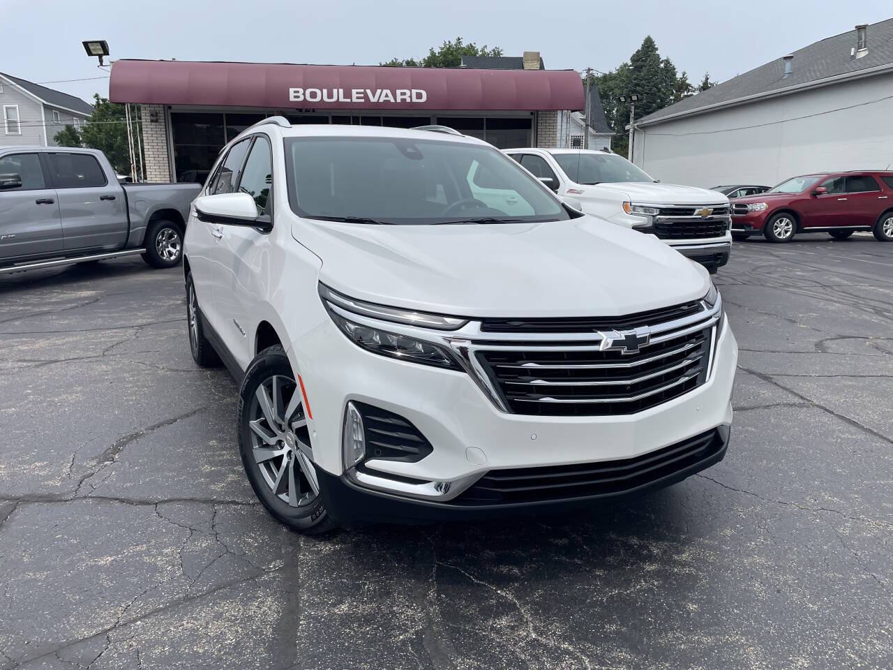 Used 2024 Chevrolet Equinox Premier