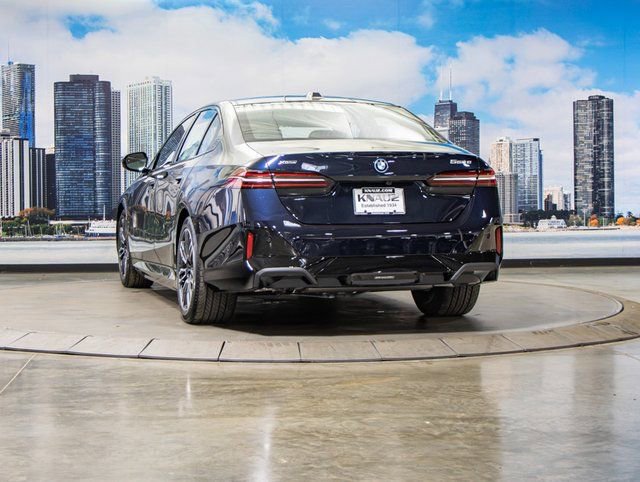 Used 2026 BMW 550e xDrive w/ Premium Package image 9